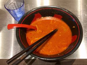 麺創研紅　スープ